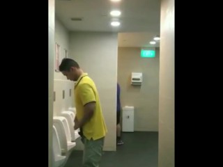 Men Yon The Toilet